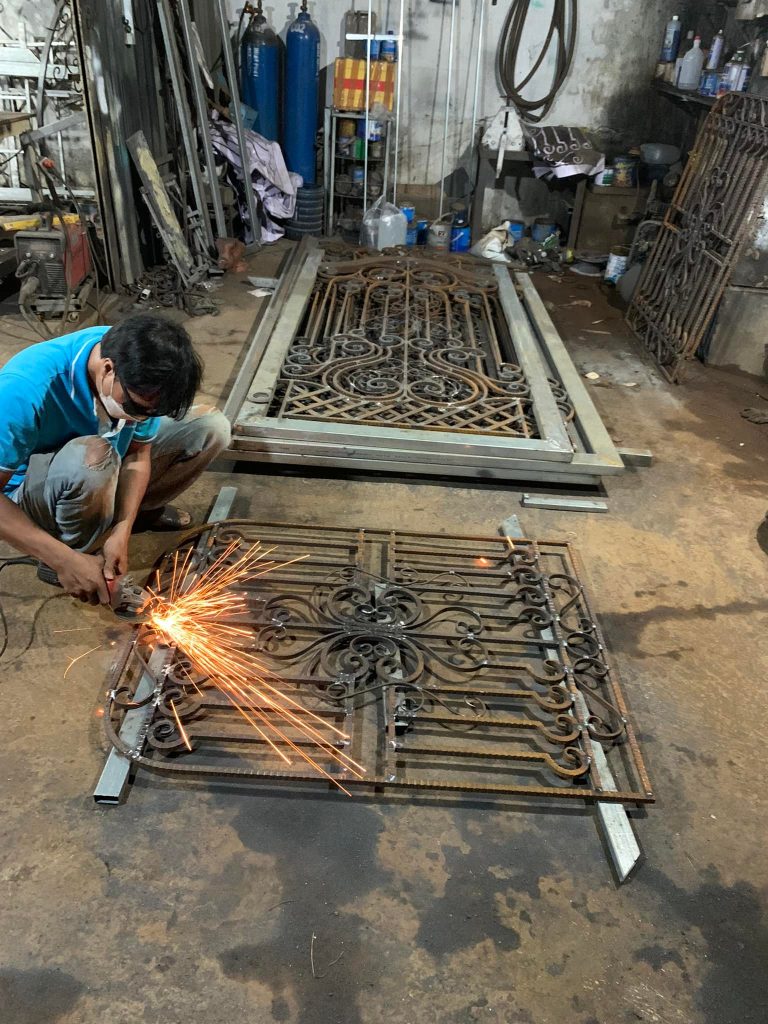 Làm Cửa Sắt Quảng Ngãi | Cửa Cổng Sắt Đẹp, Bền, Giá Tốt – Kỹ Nghệ Sắt Hưng Phát
