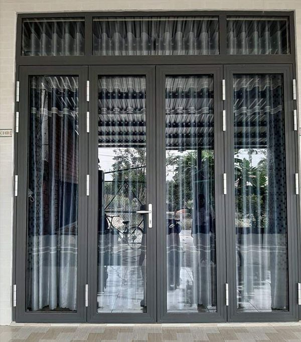 Cửa chính 4 cánh kính suốt